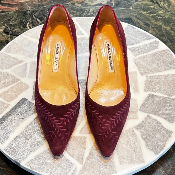 Manolo Blahnik Suede Kitten Heel Pumps, sz 37 1/2 - Deep Burgundy - Picture 3 of 12